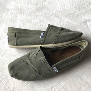 Women’s olive colored Toms